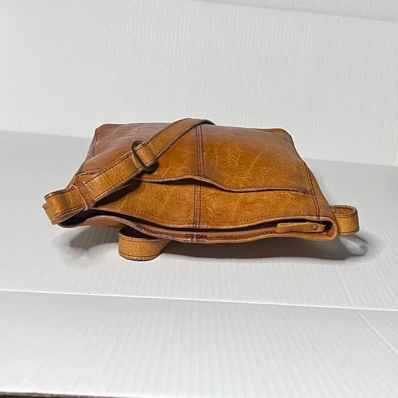 Duluth Trading Co. Lifetime Leather Crossbody Bag - Picture 7 of 13